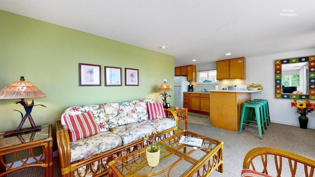 Holiday Hill Resort Saugatuck Exterior foto